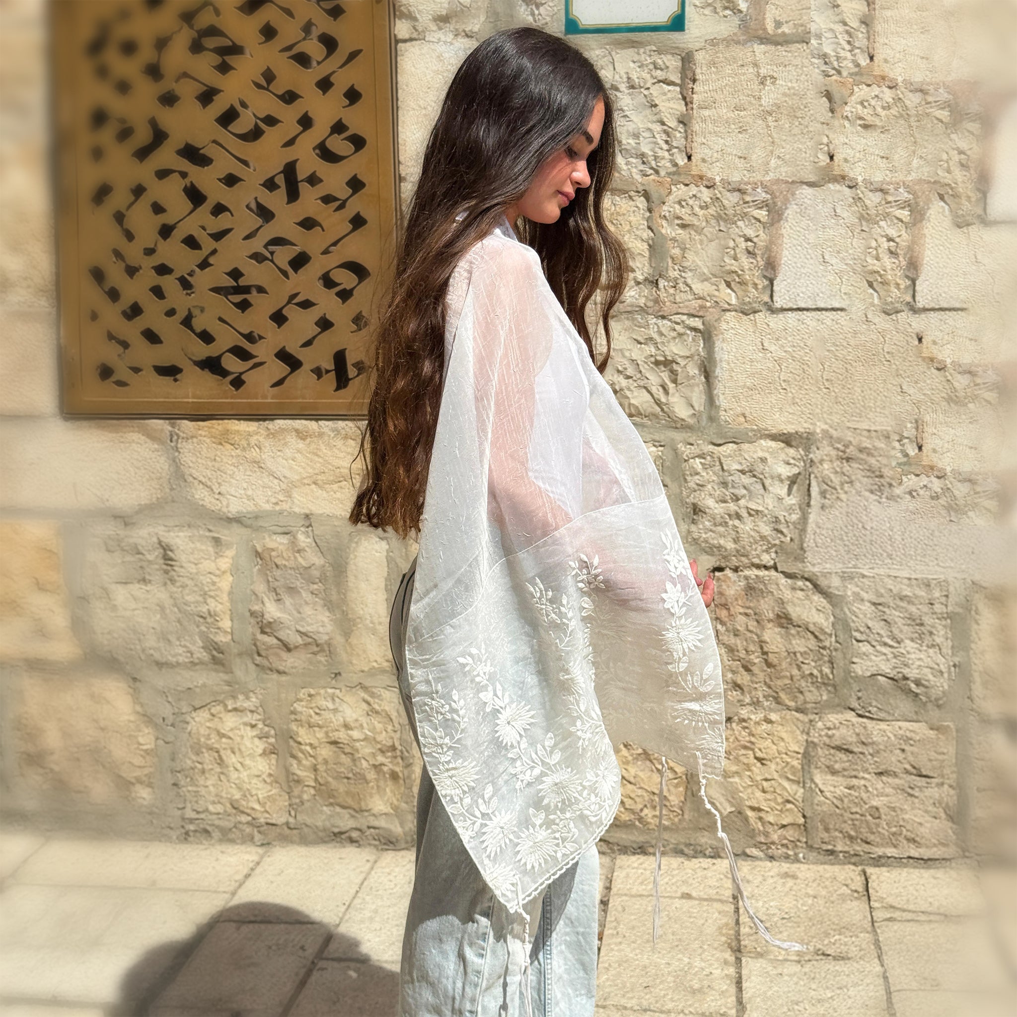 Lady Gabrieli - Voile Tallit - White Flowers Embroidery