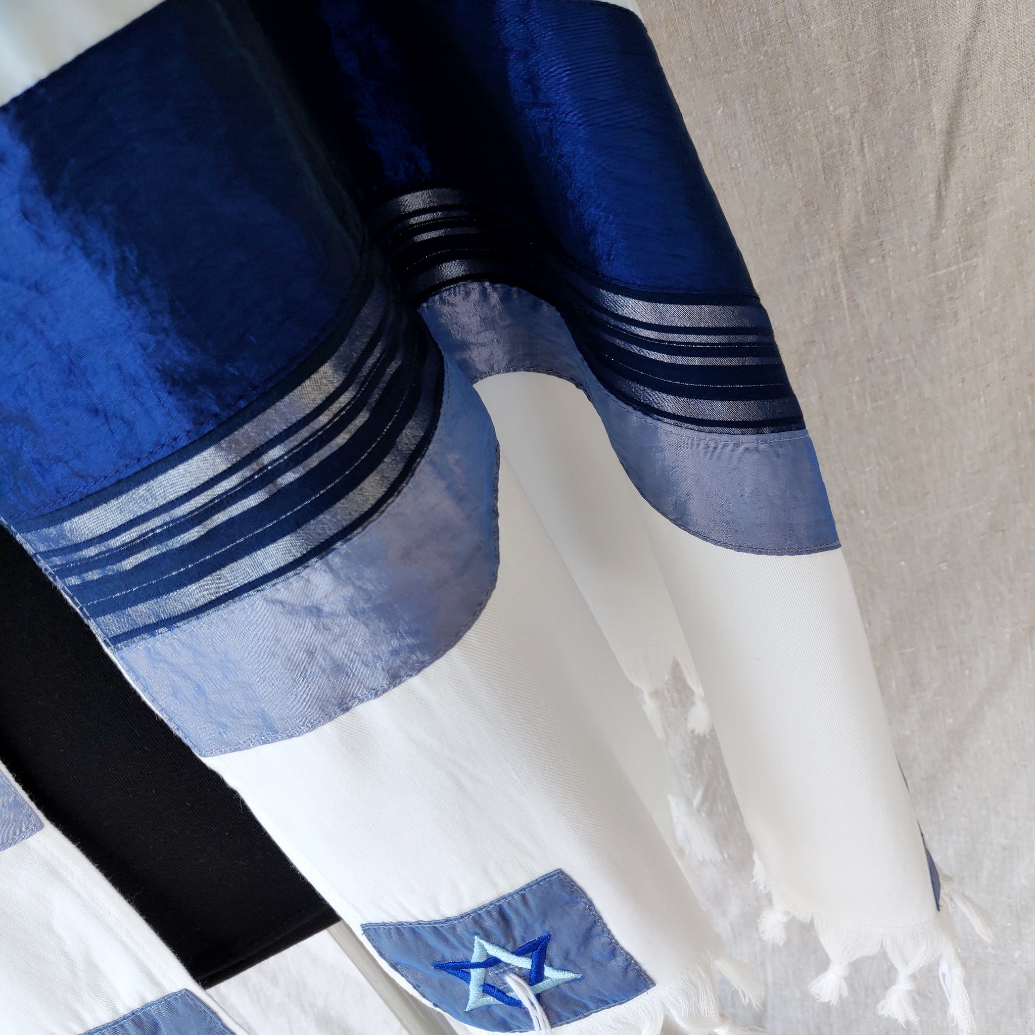 Elegant Gabrieli tallit - Blue on White