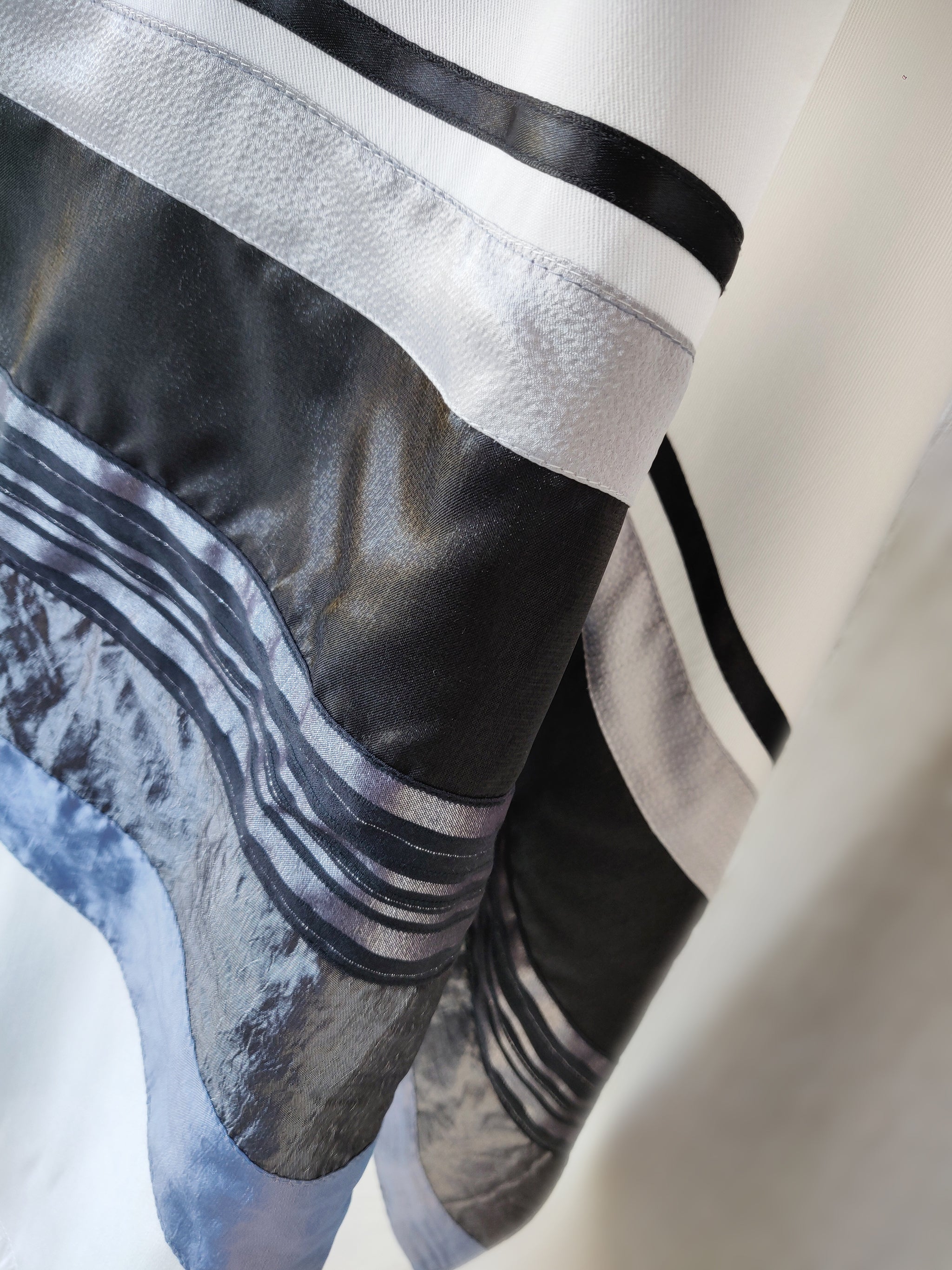 Elegant Gabrieli tallit - Black on White