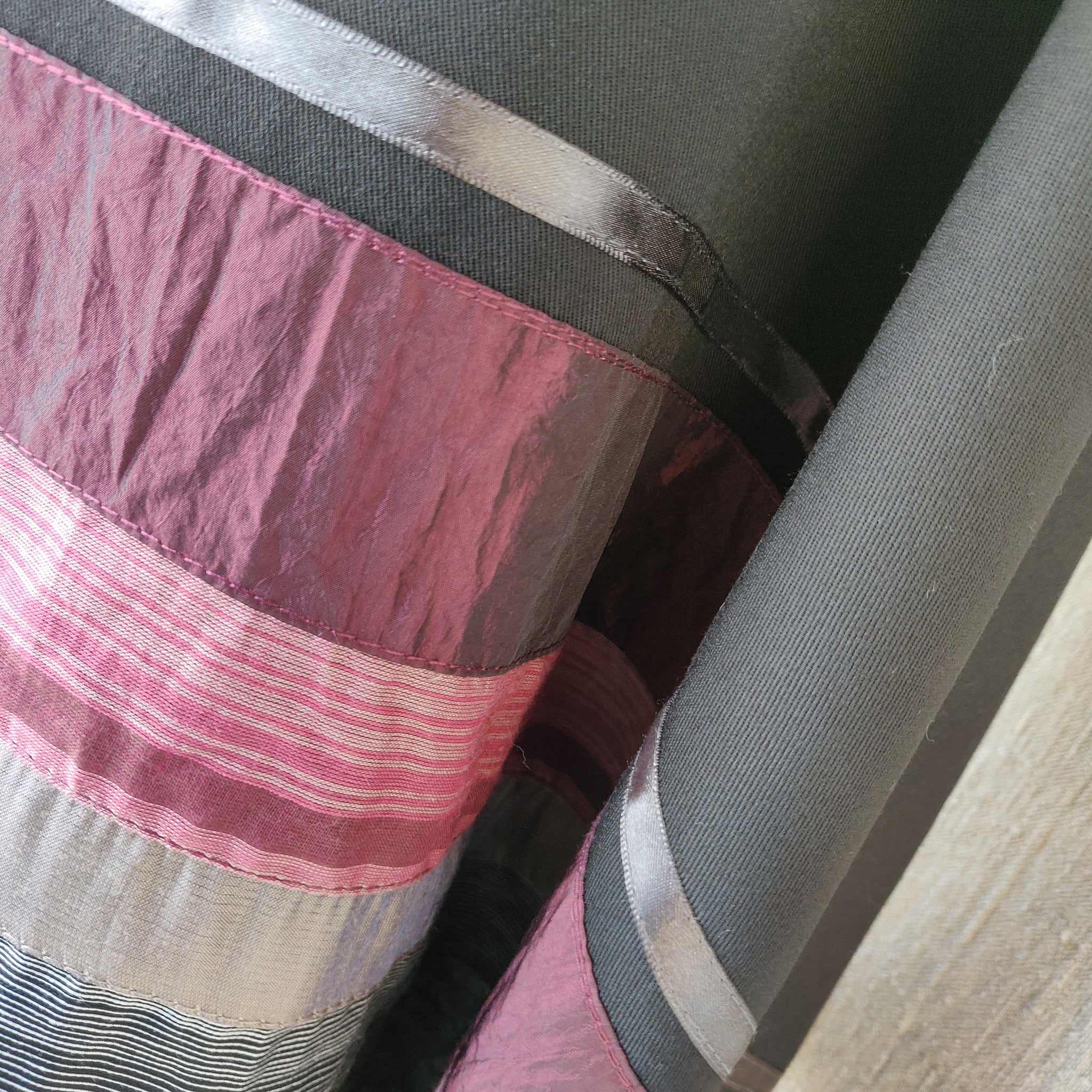 Elegant Gabrieli tallit - Red on Black