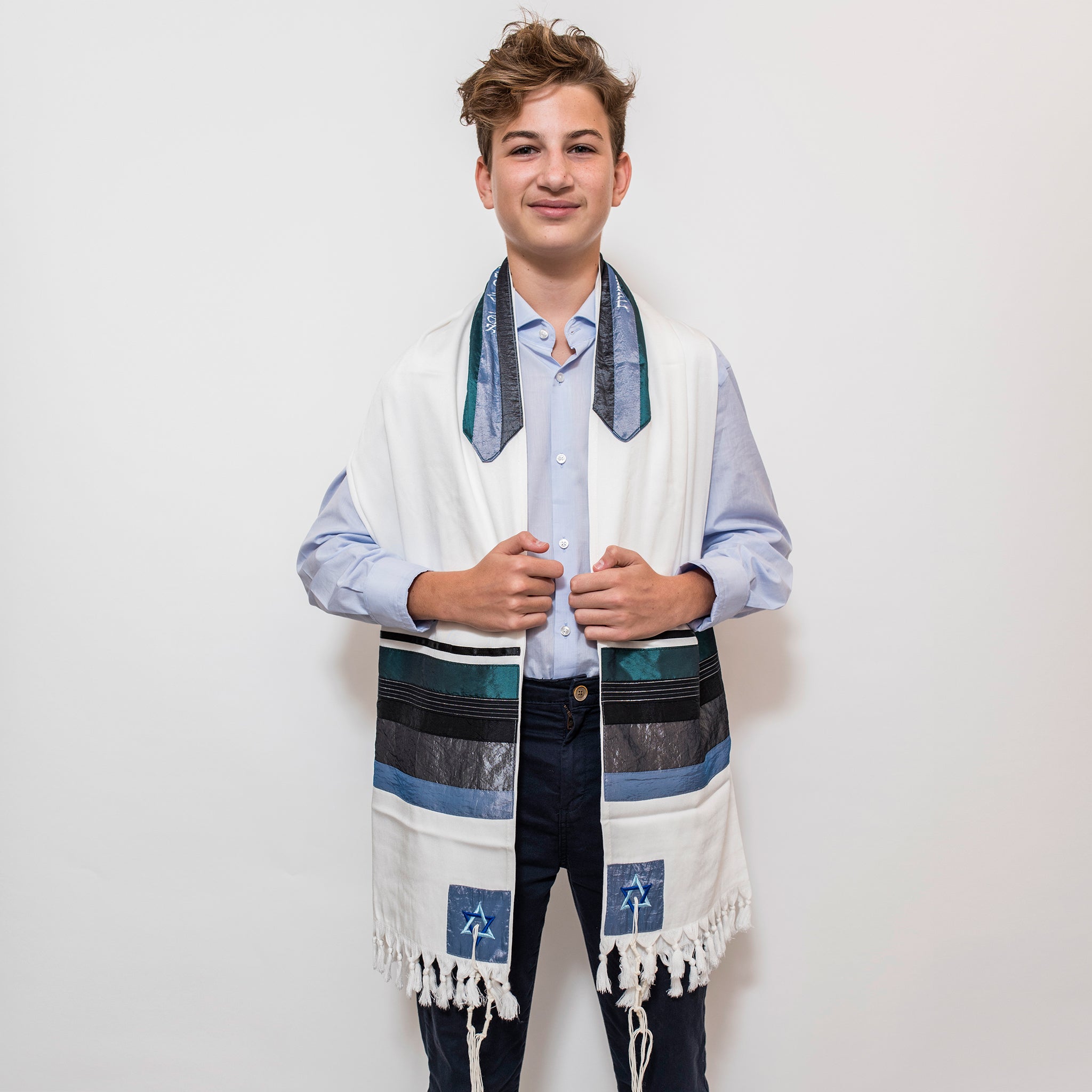 Elegant Gabrieli tallit - Turquoise on White