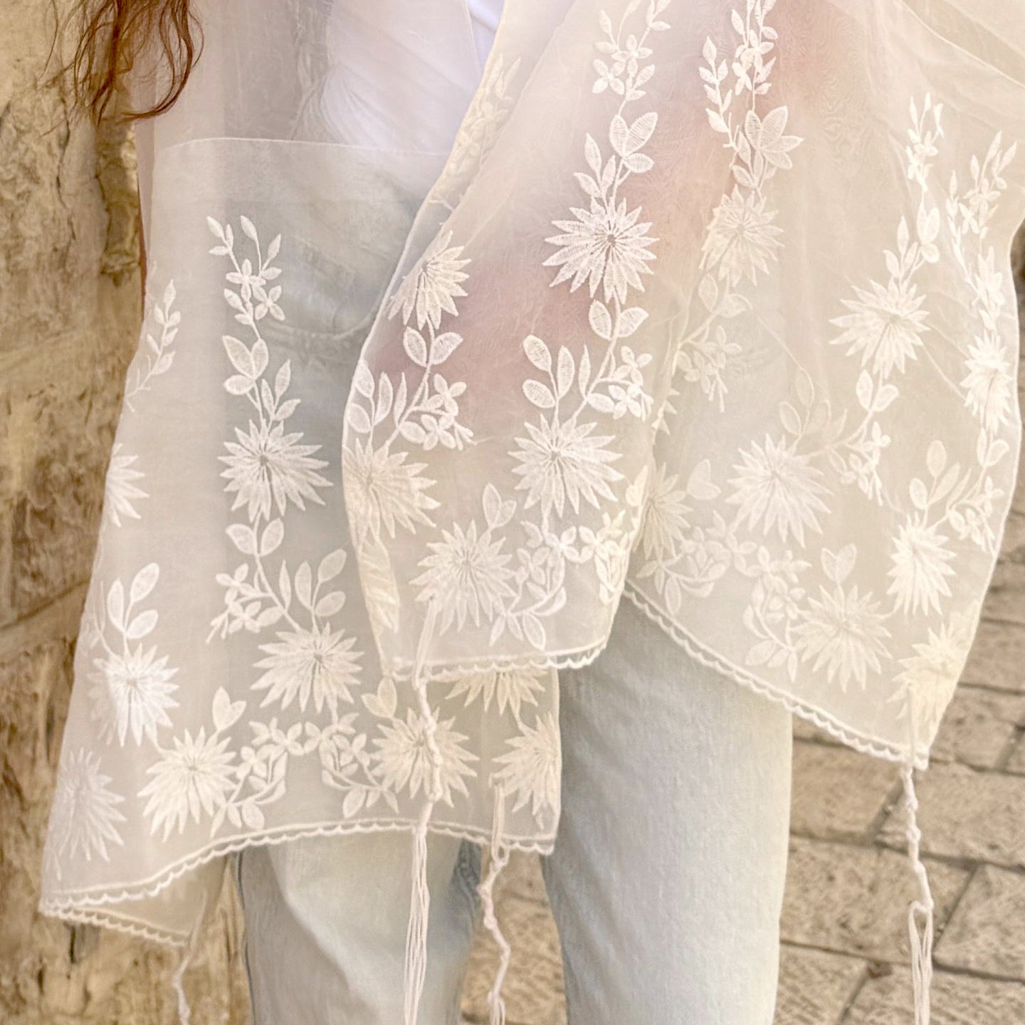 Lady Gabrieli - Voile Tallit - White Flowers Embroidery