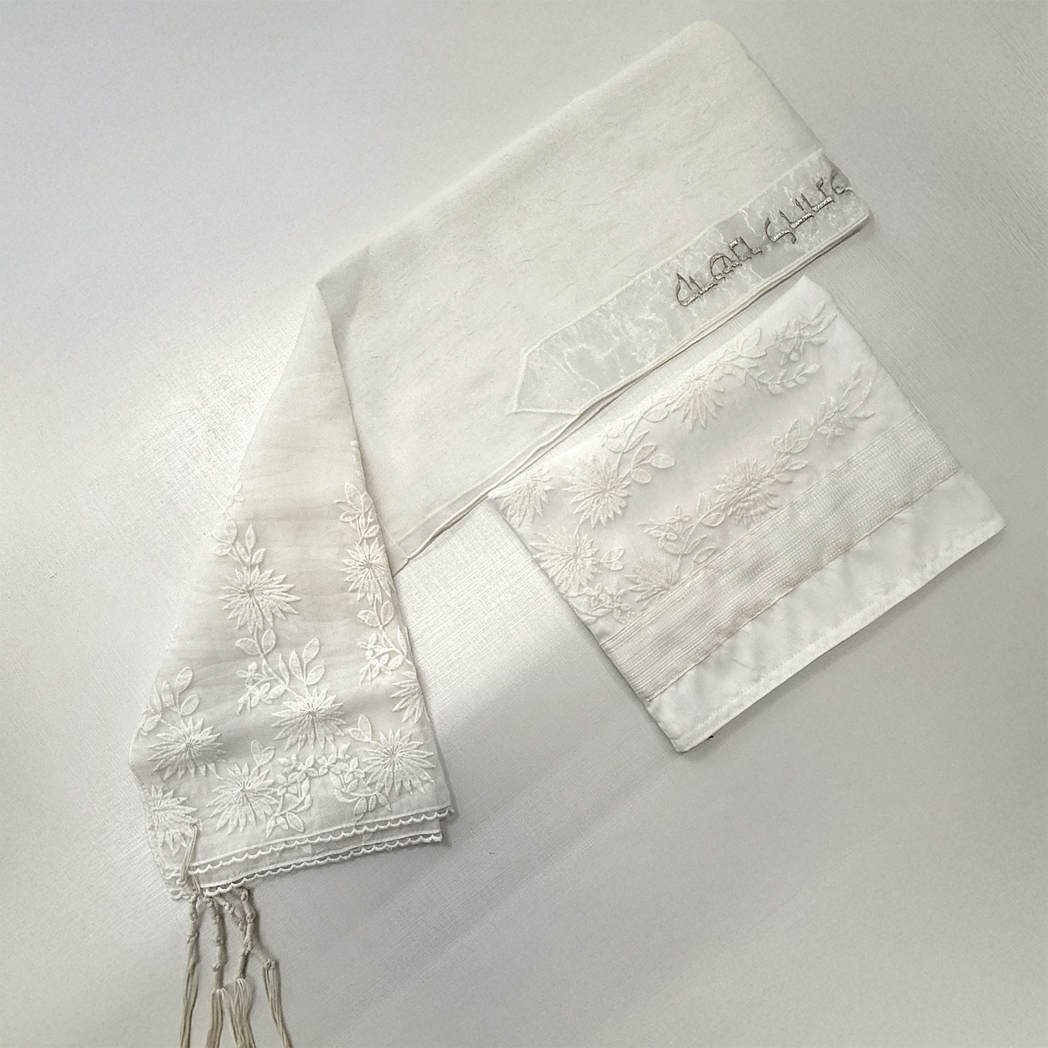Lady Gabrieli - Voile Tallit - White Flowers Embroidery