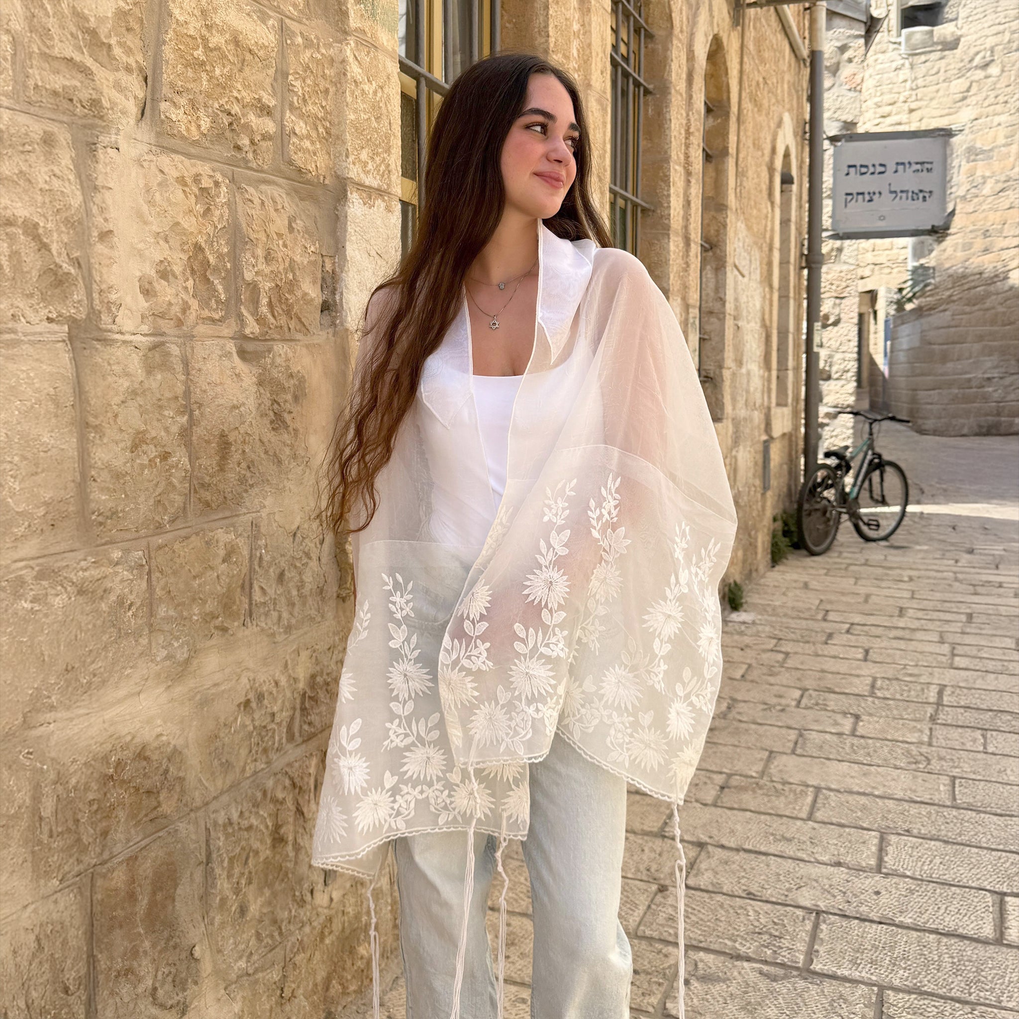 Lady Gabrieli - Voile Tallit - White Flowers Embroidery